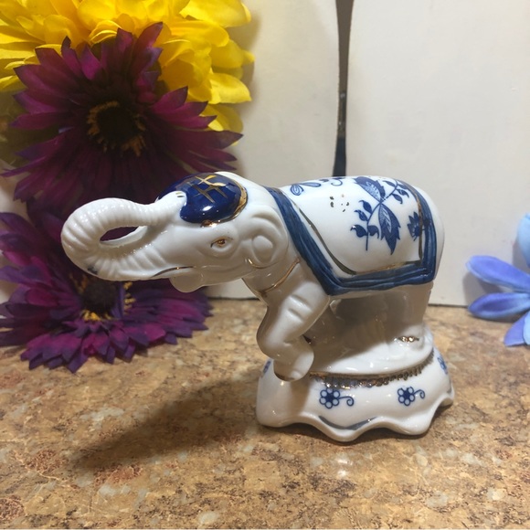 1980’s Hand Painted Vintage Porcelain Blue & White Dancing Elephant Figurine - Picture 14 of 16